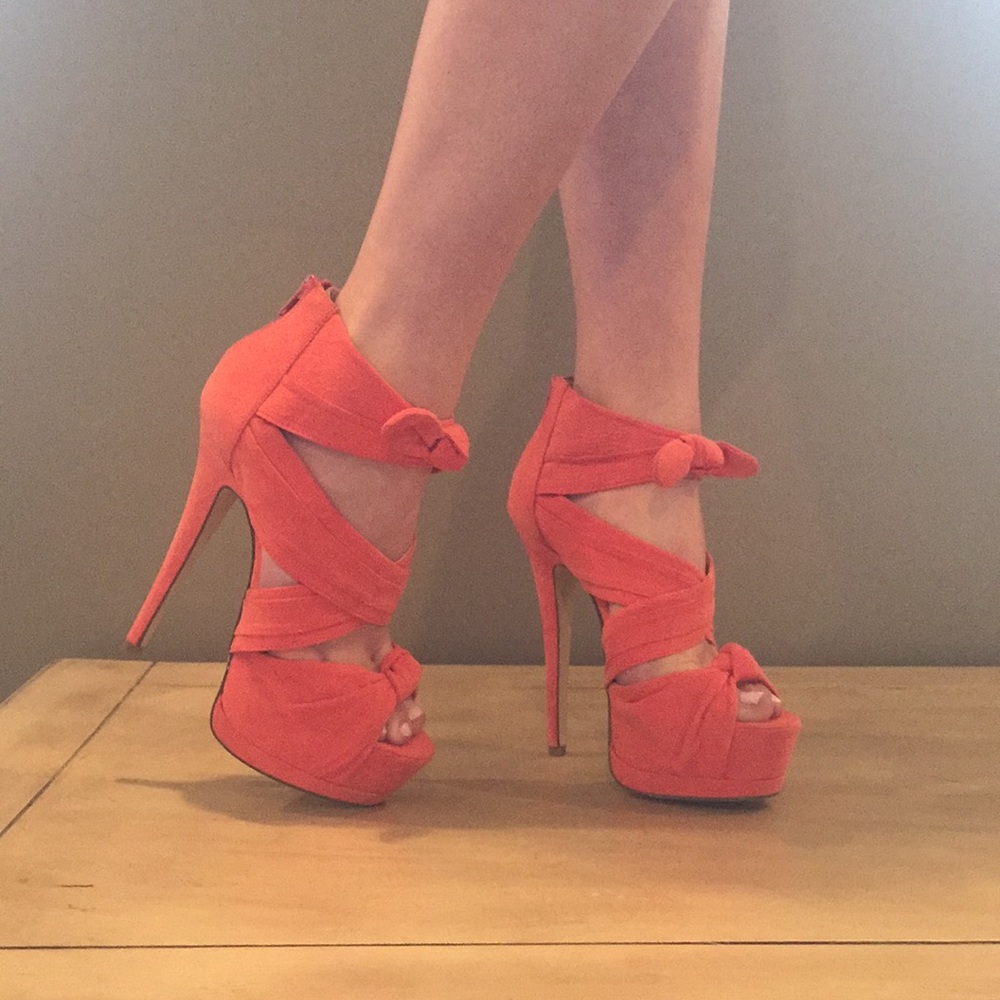 Orange platforms - Picture 2 of 2